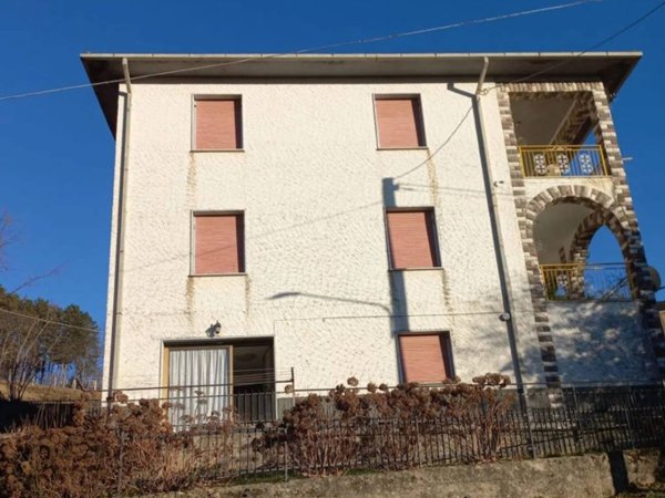 appartamento in vendita a Zeri in zona Adelano