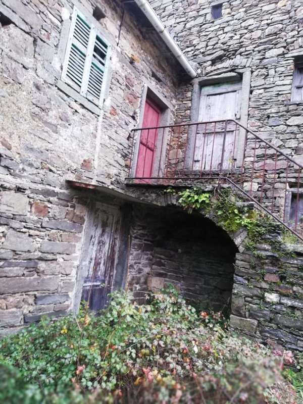 intera palazzina in vendita a Zeri
