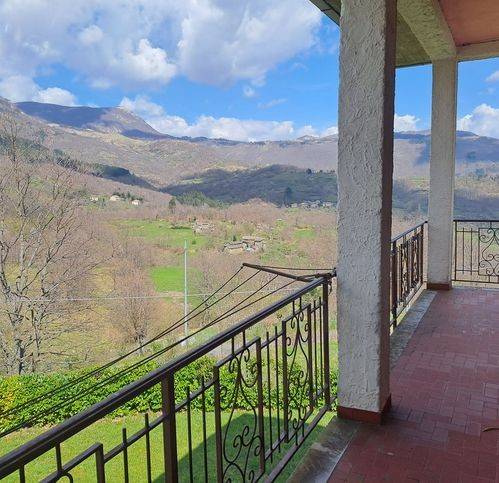 casa indipendente in vendita a Zeri