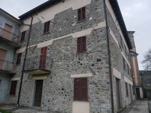 casa indipendente in vendita a Zeri in zona Castello