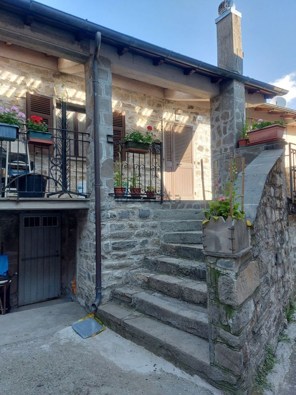 esavano in vendita a Zeri