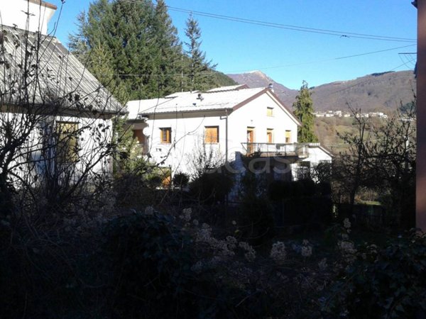 appartamento in vendita a Zeri in zona Coloretta