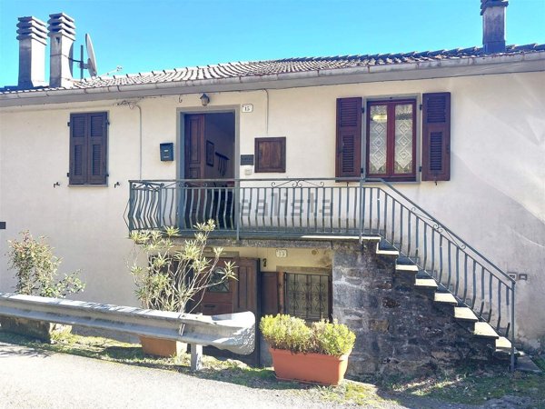 casa indipendente in vendita a Zeri in zona Rossano