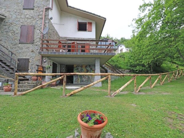 casa indipendente in vendita a Zeri