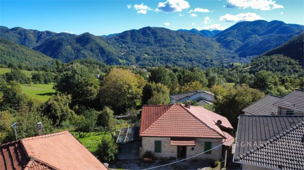 casa indipendente in vendita a Zeri in zona Patigno