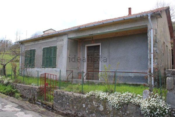 casa indipendente in vendita a Zeri in zona Valditermine