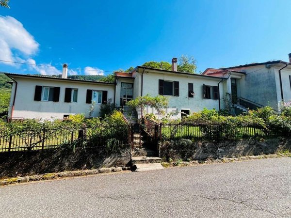 casa indipendente in vendita a Zeri