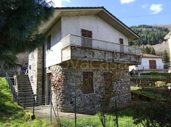 casa indipendente in vendita a Zeri in zona Coloretta