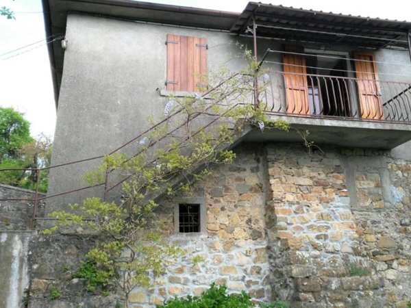 casa indipendente in vendita a Zeri in zona Antara