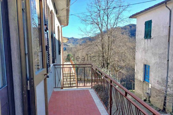 casa indipendente in vendita a Zeri in zona Adelano