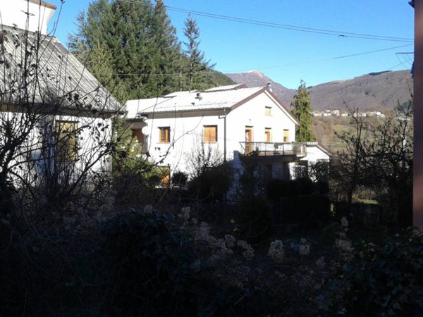 appartamento in vendita a Zeri in zona Coloretta