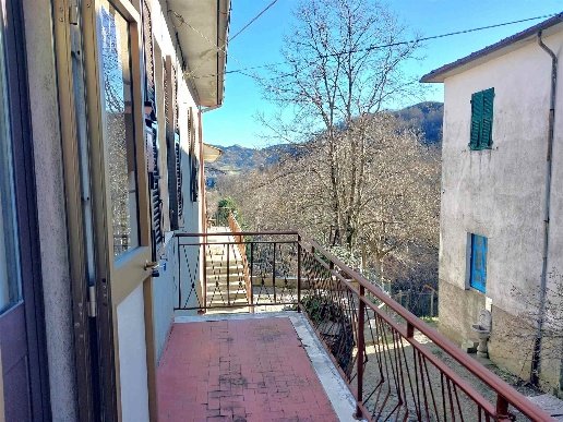 casa indipendente in vendita a Zeri in zona Adelano