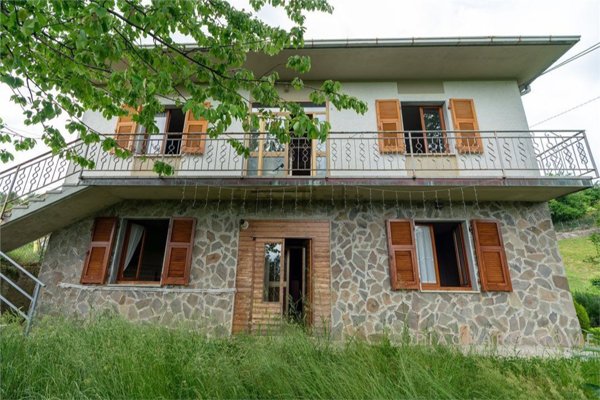 casa indipendente in vendita a Zeri in zona Valditermine