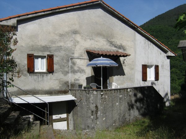 appartamento in vendita a Zeri in zona Castello