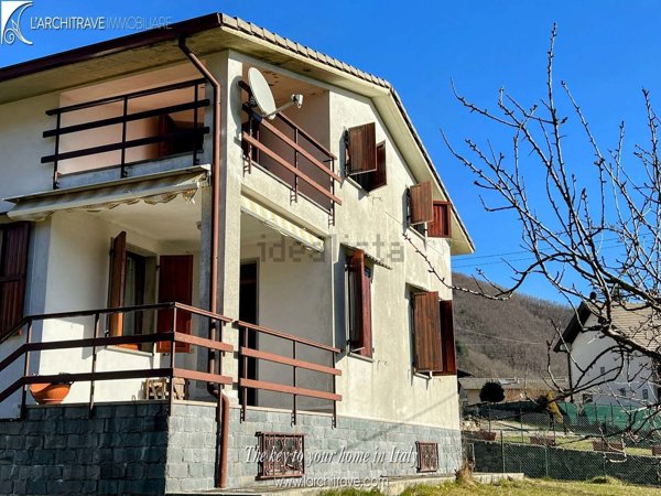 casa indipendente in vendita a Zeri
