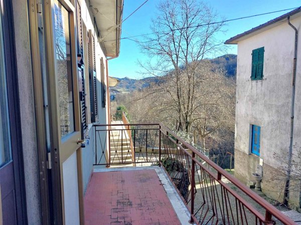 casa indipendente in vendita a Zeri in zona Adelano