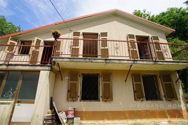 casa indipendente in vendita a Zeri in zona Paretola