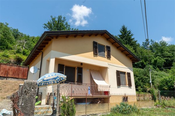 casa indipendente in vendita a Zeri in zona Paretola