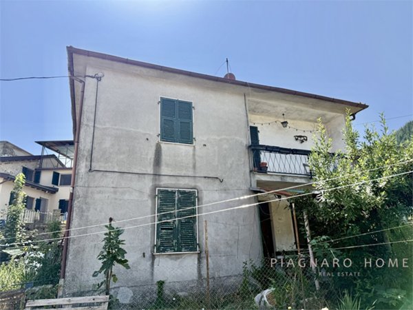 appartamento in vendita a Zeri in zona Coloretta