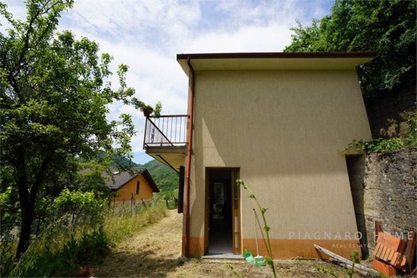 casa indipendente in vendita a Zeri in zona Paretola