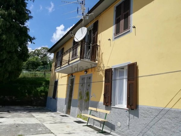 appartamento in vendita a Zeri in zona Coloretta