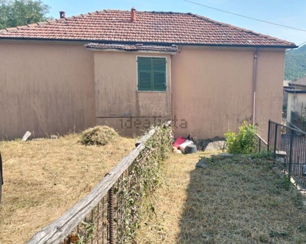 casa indipendente in vendita a Zeri in zona Patigno