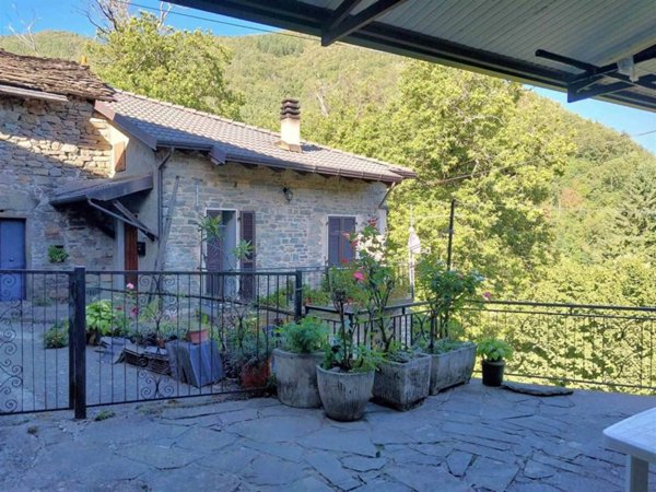 casa indipendente in vendita a Zeri in zona Noce