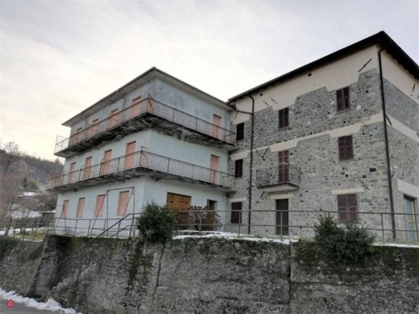 intera palazzina in vendita a Zeri in zona Castello