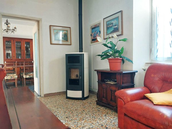 casa indipendente in vendita a Zeri in zona Adelano
