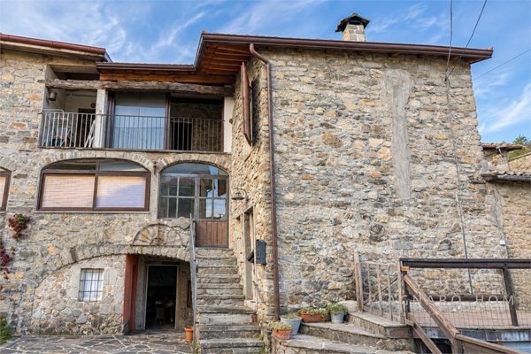 casa indipendente in vendita a Zeri in zona Patigno