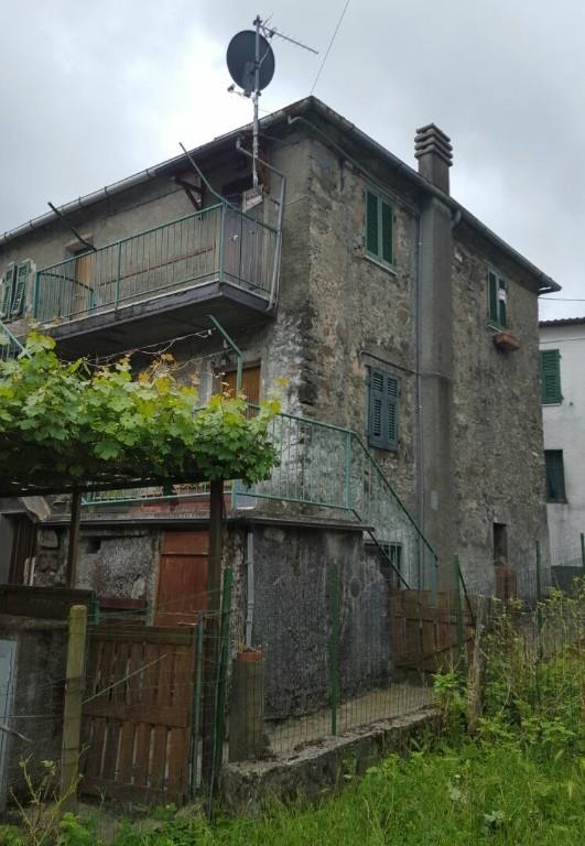 casa indipendente in vendita a Zeri in zona Rossano