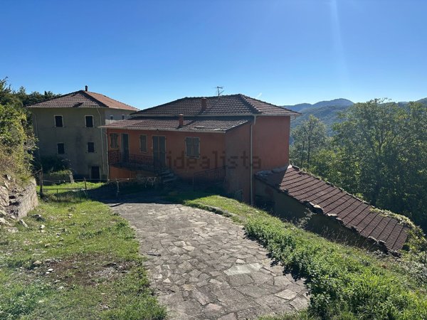 casa indipendente in vendita a Zeri in zona Rossano