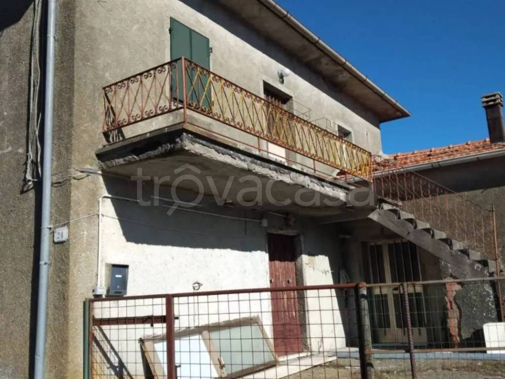 casa indipendente in vendita a Zeri in zona Rossano