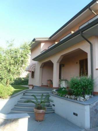 casa indipendente in vendita ad Altopascio in zona Badia Pozzeveri