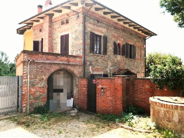 casa indipendente in vendita ad Altopascio in zona Badia Pozzeveri