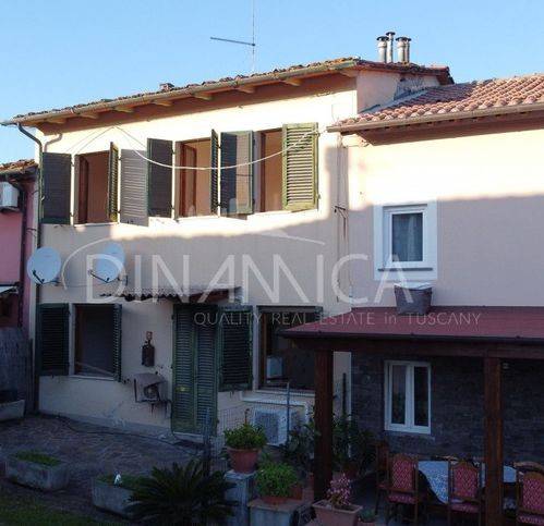 casa indipendente in vendita ad Altopascio in zona Badia Pozzeveri