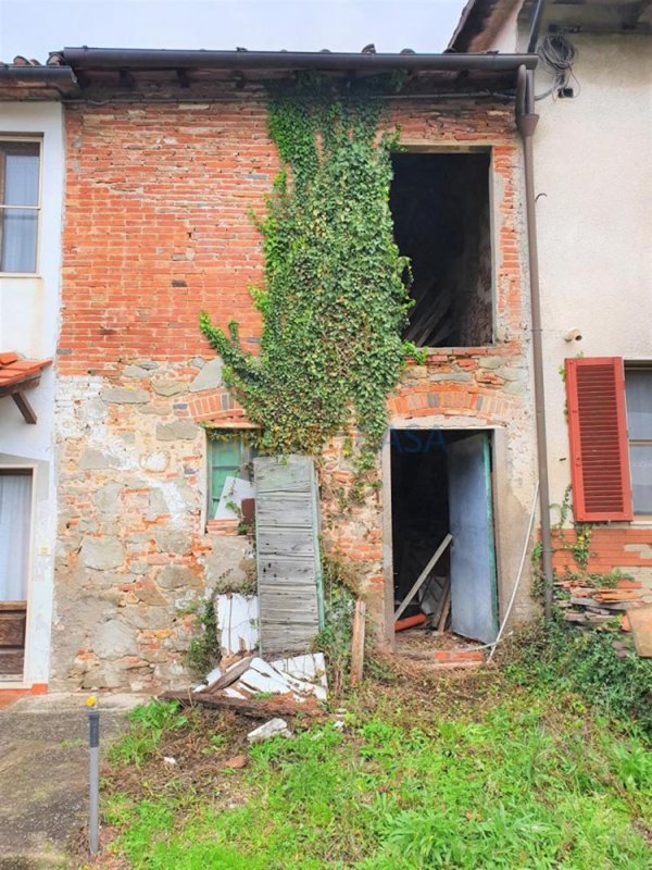 casa indipendente in vendita ad Altopascio in zona Badia Pozzeveri