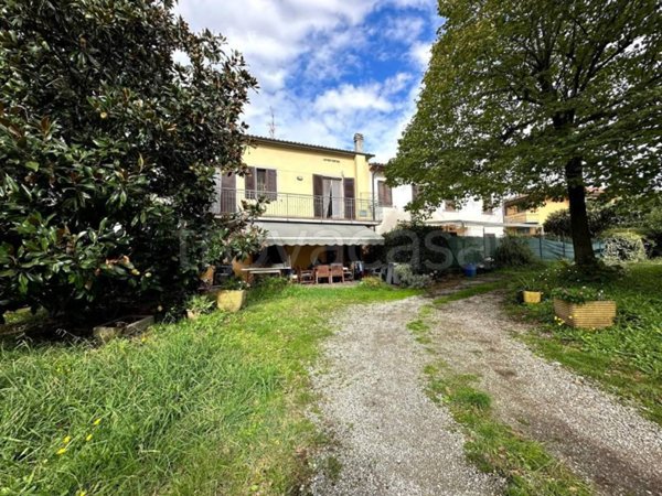 casa indipendente in vendita ad Altopascio in zona Badia Pozzeveri
