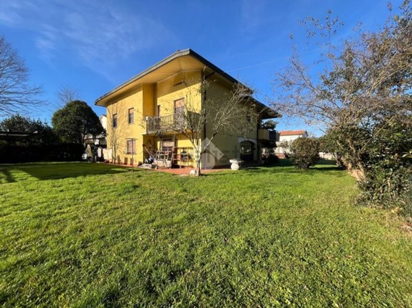 casa indipendente in vendita ad Altopascio