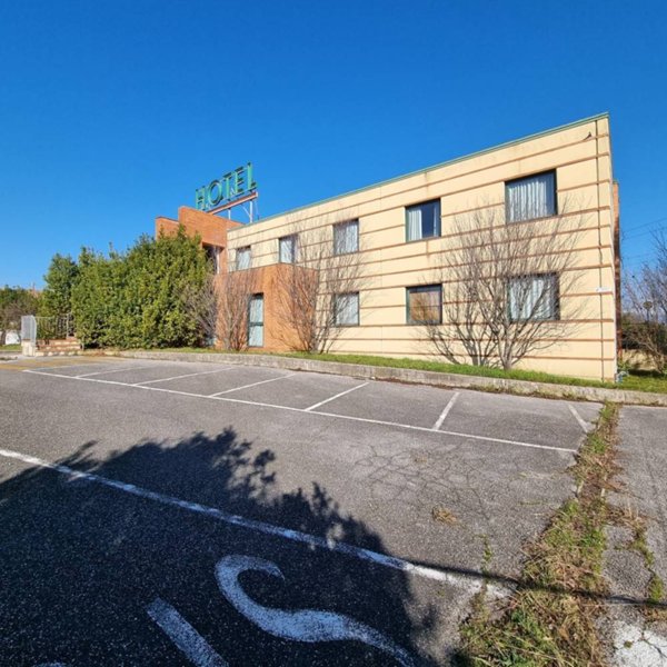 negozio in vendita ad Altopascio