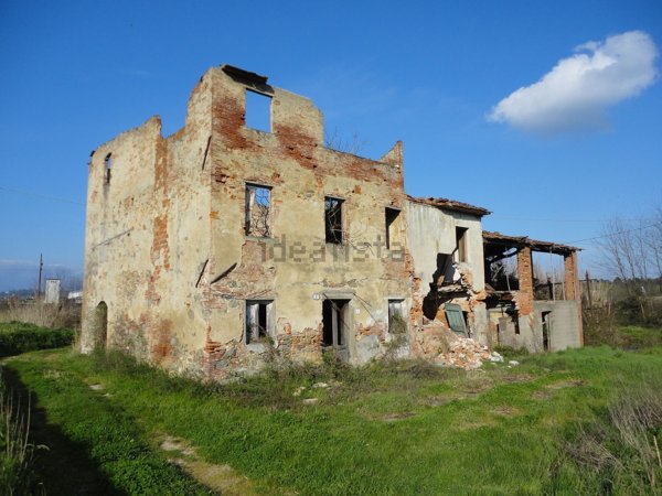 casa indipendente in vendita ad Altopascio in zona Badia Pozzeveri