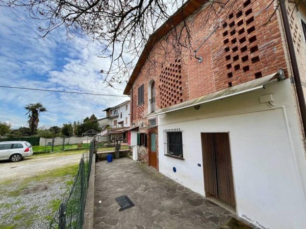 casa indipendente in vendita ad Altopascio
