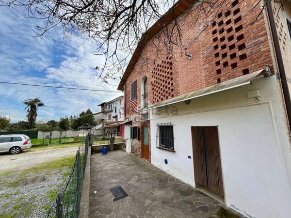 casa indipendente in vendita ad Altopascio