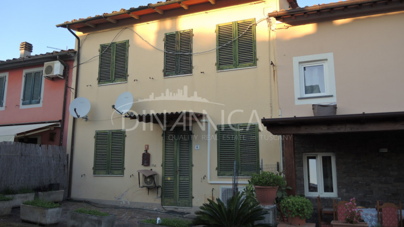 casa indipendente in vendita ad Altopascio