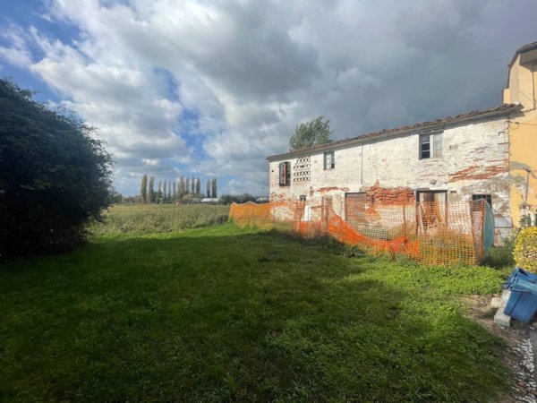 casa indipendente in vendita ad Altopascio in zona Spianate