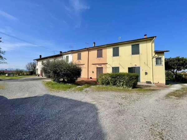 casa indipendente in vendita ad Altopascio in zona Spianate