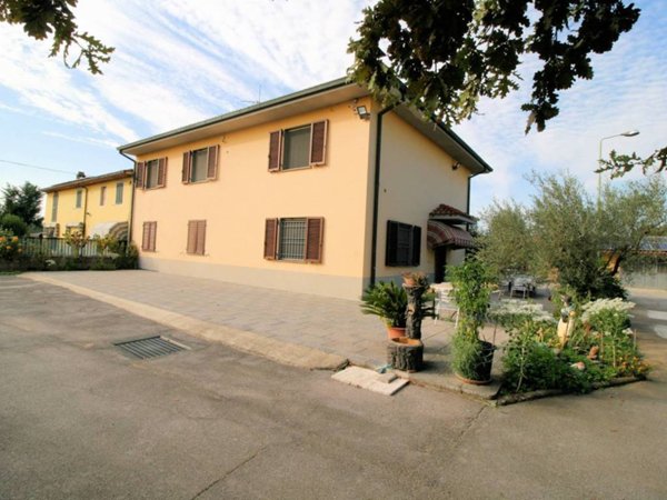 casa indipendente in vendita ad Altopascio