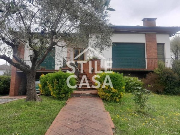 casa indipendente in vendita ad Altopascio