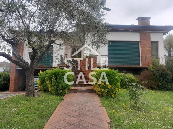 casa indipendente in vendita ad Altopascio