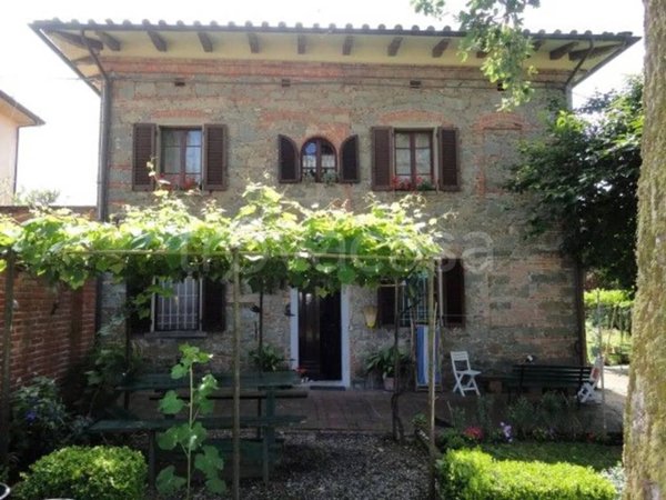 casa indipendente in vendita ad Altopascio